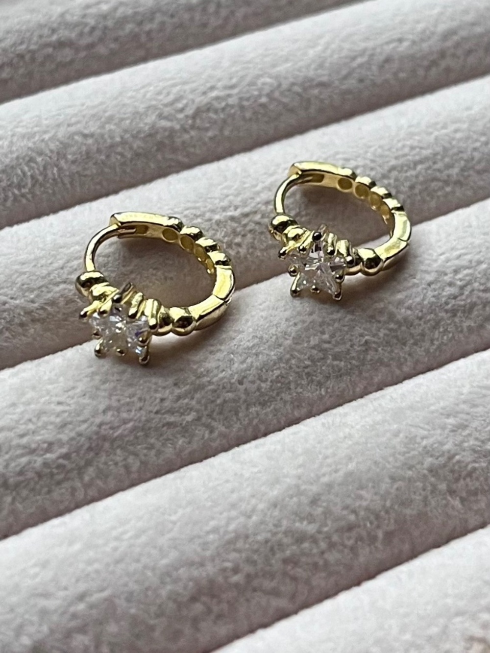 E120 | Beaded Central Star Huggie Hoop Earrings